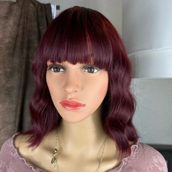 Burgundy wig with bangs - Picture 5 of 12